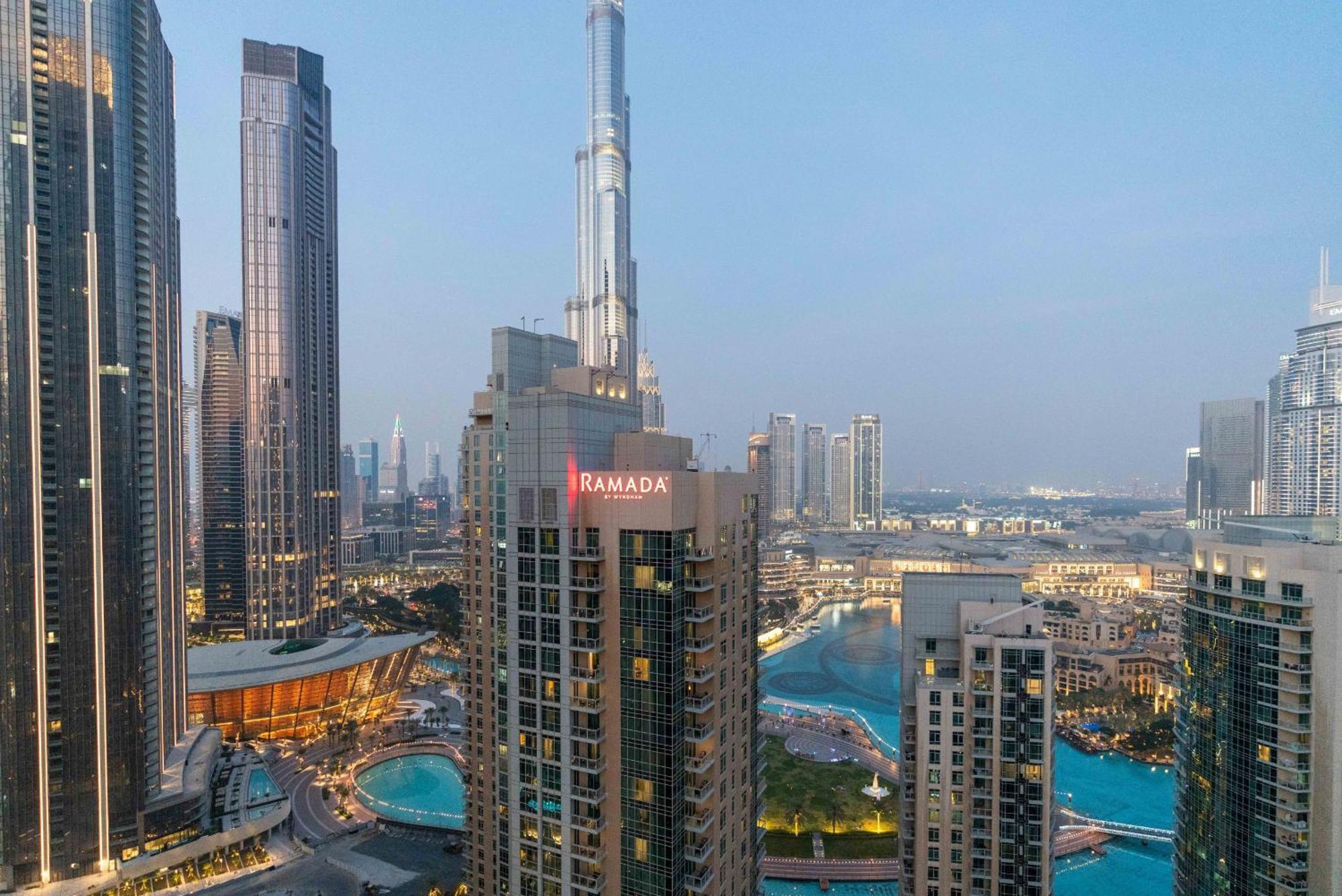 Luxury 2Br Downtown Apt With Burj Khalifa Views Dubai Bagian luar foto